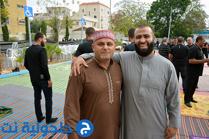 اهالي جلجولية يؤدون صلاة عيد الاضحى في ساحة مسجد الروضة في جلجولية 